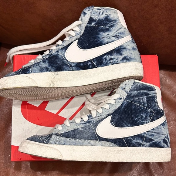 Nike Blazer Mid 77  Women's- Washed Denim Sneakers (Size 8.5) - Picture 3 of 5